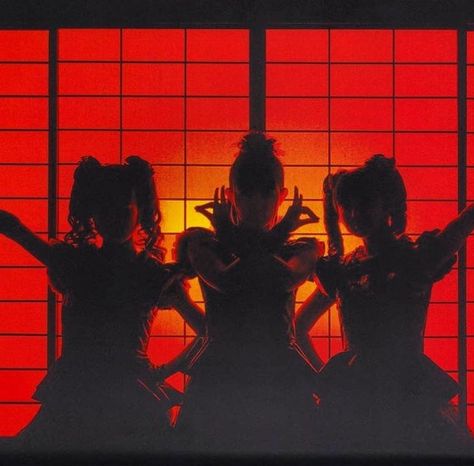 Babymetal Photoshoot, Babymetal Aesthetic, Older Sister Aesthetic, Pfp And Background, The Chordettes, Sister Aesthetic, Scene Icons, Amy Wine, Big Thief