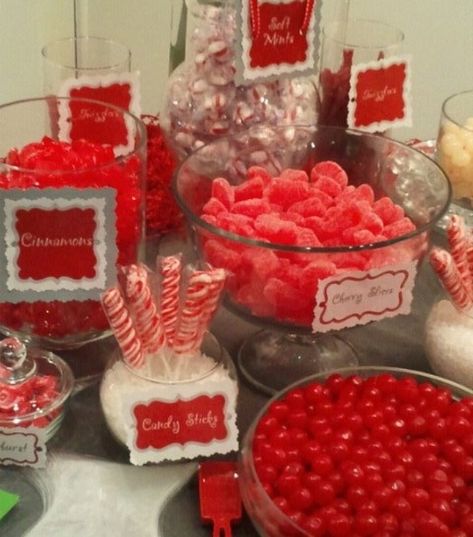 Red Candy Buffet, Christmas Candy Buffet, Desserts Buffet, Brown Candy, 40th Anniversary Party, Candy Bar Wedding, Reception Food, בר מצווה, Red And Brown