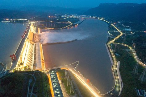 Three Gorges Reservoir helps guarantee safety of China’s Yangtze River in flood season - People's Daily Online Three Gorges Dam, Dam Construction, Flood Prevention, Hydroelectric Power Plant, Earths Rotation, Water Dam, Yangtze River, Hydroelectric Power, Earth Orbit