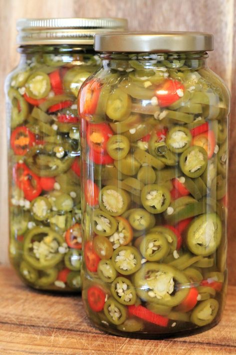 Quick Pickled Jalapeno Peppers via @nelsonroadgarden Pickled Jalapeno Recipes, Pickled Jalapenos Refrigerator, Preserve Jalapeno Peppers, Preserving Jalapeno Peppers, Pickled Jalapenos Recipe Canning, Canning Jalapeno Peppers Recipes, Pickled Salads, Quick Pickled Jalapenos, Canning Shelves