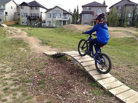 Bmx Pump Track, Backyard Bike Track, Kids Bike Track, Bike Parking Design, Bike Pump Track, Bmx Track, Motocross Tracks, Pump Track, Ramp Design