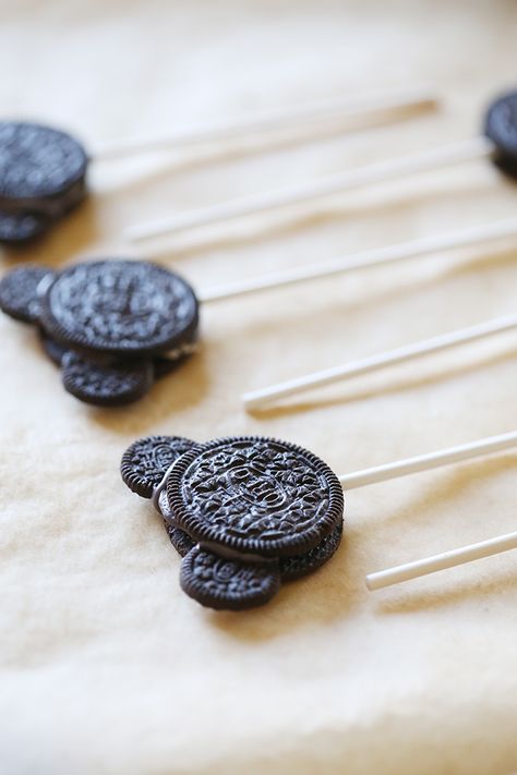 Sing Buster Moon, Buster Moon, Oreo Cake Pops, Oreo Cookie Pops, Easy Easter Treats, Make Your Own Chocolate, 4th Of July Desserts, Oreo Pops, Cookie Pops