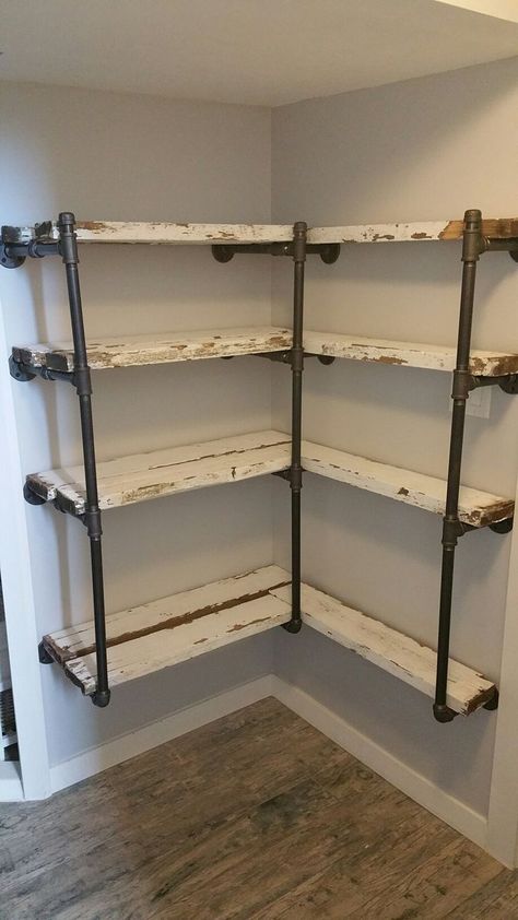 Iron Pipe Shelves, Old Fence Boards, Diy Pipe Shelves, Koti Diy, Western Bedroom Decor, Pipe Shelf, Western Bedroom, Fence Boards, Diy Pipe