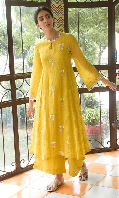 #fashion #cordset #summer #fashionblogger #nicelook #trouser #jeans #indianwear #cordset 
#cordsets #cordsetsforwomen #cordsetstyle#indowestern #onlineshopping#worldwideshipping #officewear #regularwear #top #plazzo Chiffon Suit Designs Indian Style, Side Kali Kurta Pattern, Kali Suits Anarkali, Kali Pattern Kurti, Chanderi Anarkali Suits, Kali Kurti Designs Latest, Printed Chanderi Suits Design, Chanderi Kurti Designs Latest, Chiffon Kurta Designs Women