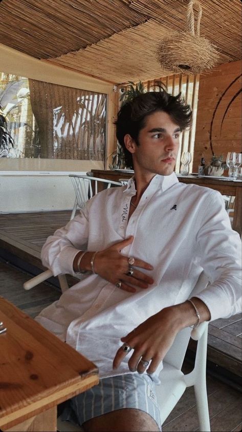 Money Clothing, Luxury Clothing Brands, European Men, Boy Fits, Linen Shirts, Linen Shirt Men, Mens Style Guide, Old Money Style, Cool Outfits For Men