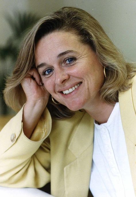 Sinead Cusack (Grandma McCarthy) Sinead Cusack, Juliet Stevenson, Moving To London, Anthony Burgess, Royal Shakespeare Company, Tony Award, Tony Curtis, Space Photos, Film Actress