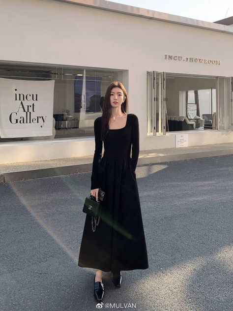 Concert Orchestra Outfit, Orchestra Black Dress, Concert Black Outfit Orchestra Formal, Black Silk Dress Outfit Classy, Concert Black Outfit Orchestra, Black Full Sleeve Dress, Long Dress Korean Style, Long Dress Korean, Silk Dresses Outfit