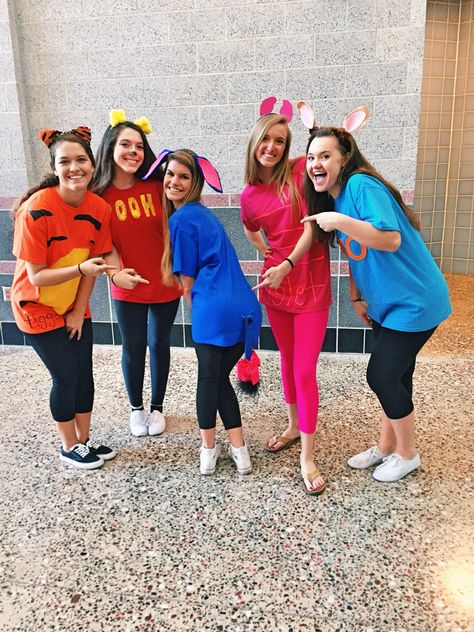 Winnie the Pooh character costumes! Spirit week! Last Minute Diy Costumes, Winnie The Pooh Costume, Diy Group Halloween Costumes, Best Group Halloween Costumes, Meme Costume, Character Halloween Costumes, Spirit Week Outfits, Friend Costumes, Cute Group Halloween Costumes