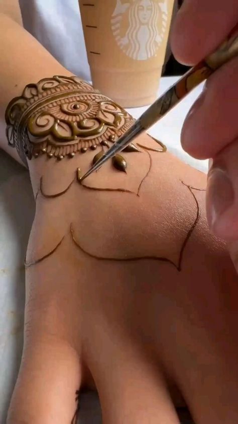 New Simple Mehndi Designs, Short Mehndi Design, Henna Tutorial, Front Mehndi Design, Simple Mehendi Designs, Latest Henna Designs, Mehndi Designs For Kids, Very Simple Mehndi Designs, Simple Mehndi Designs Fingers