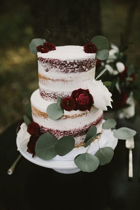 Red Velvet Wedding, Eucalyptus Wedding Decor, Red Velvet Wedding Cake, Cheesecake Wedding Cake, Wedding Cheesecake, Burgundy Wedding Cake, Wedding Cake Vanilla, Velvet Wedding, Red Cake