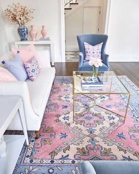 I love when a rug has the ability to turn a few pieces into an well-designed space and transform an entire look with a dynamic color palette and bold pattern. #cwrugs #cwpillows {Shop the Hibiscus rug on CaitlinWilson.com} Bed Heads, French Living Rooms, Caitlin Wilson, Soft Bedroom, Bedroom Ambiance, French Living, Living Room Setup, Vanity Decor, Stylish Living Room