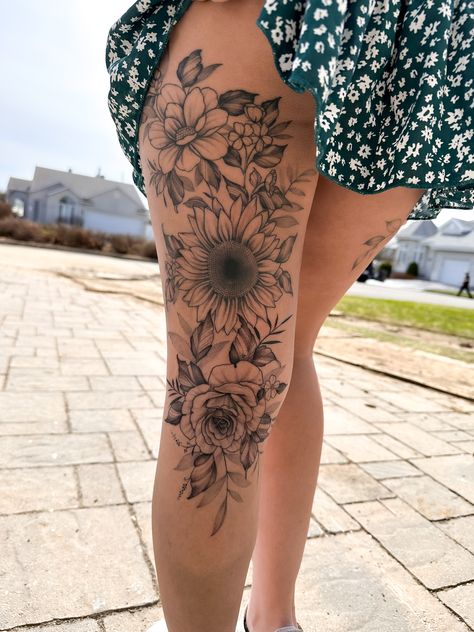 Tattoo Bein Frau, Triskelion Tattoo, Back Of Leg Tattoos, Upper Thigh Tattoos, Feminine Nature, Cute Thigh Tattoos, Lower Leg Tattoos, Yang Tattoo, Hip Thigh Tattoos