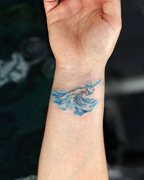 Ocean Wave Tattoo, Simple Wave Tattoo, Small Wave Tattoo, Wave Tattoo Design, Kunst Tattoos, Wave Tattoo, Water Tattoo, Wild Tattoo, Ocean Tattoos