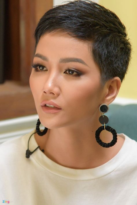 Women Pixie Cut, Really Short Hair, Short Hair Pixie Cuts, Asian Short Hair, Choppy Hair, Super Short Hair, Sassy Hair, Very Short Hair, Short Pixie Haircuts