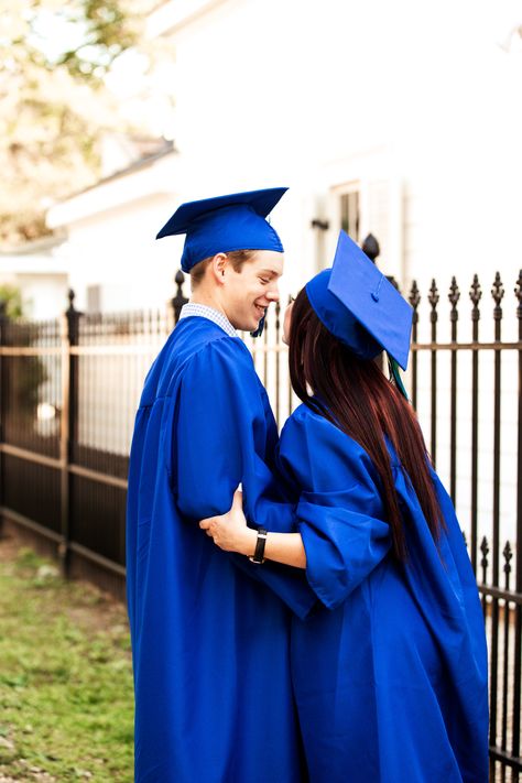 High school senior couple graduation pictures cap and gown couple  Emily Carter Photography Louisiana Couple Graduation Pictures High Schools, Graduation Pictorial Pose, Graduation Pictures Cap And Gown, Cap And Gown Poses, Bff Picture Ideas, Graduation Pictures Outfits, Grad Pics Ideas, Couple Graduation Pictures, Gown Poses