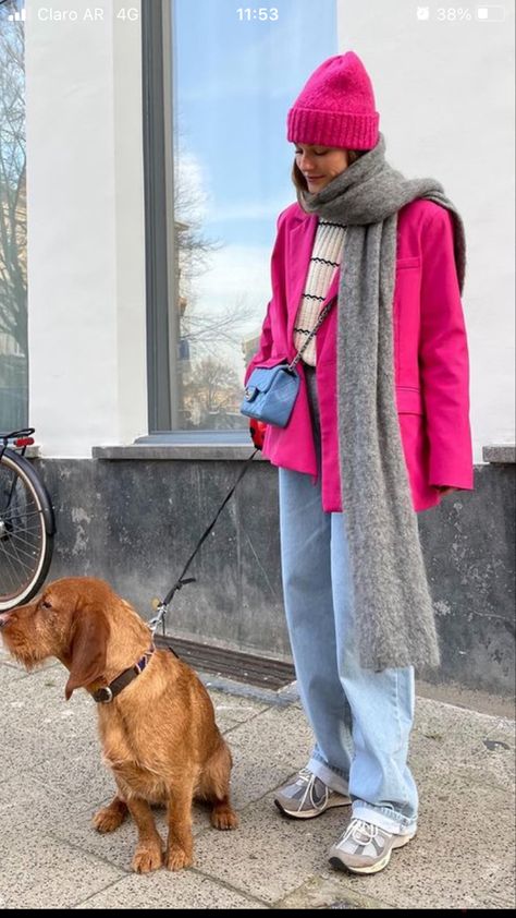 Street Style 23, Everyday Outfits Winter, Vivi Fashion, Copenhagen Street Style, Samba Outfit, Pink Beanie, Autumn Fits, Pink Outfits, Winter 2023