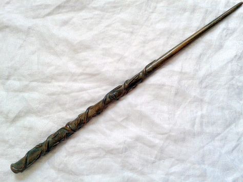 Vine Wand Wands Aesthetic, Handmade Harry Potter, Harry Potter Wands, Dragon Heartstring, Hp Harry Potter, Wizard Wand, Magic Wands, Fred Weasley, Harry Potter Wand