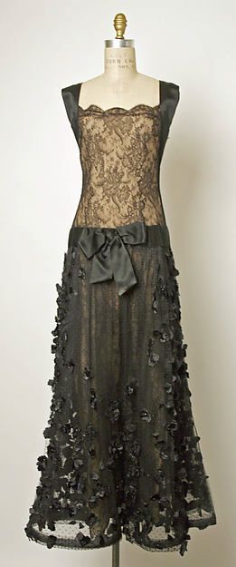 Baju Kahwin, Detail Couture, Italian Dress, Valentino Couture, Look Retro, 1930s Fashion, Vintage Couture, Vintage Gowns, 1920s Fashion