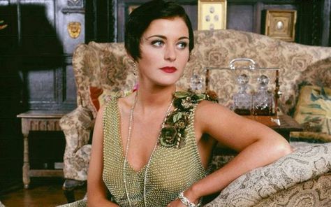 Actress Louise Lombard is happily living with her two Children. Who is her husband? Louise Lombard, House Of Elliot, 1920s Glamour, 1920 Fashion, Gatsby Style, 20s Fashion, Costume Drama, Flapper Style, Roaring Twenties