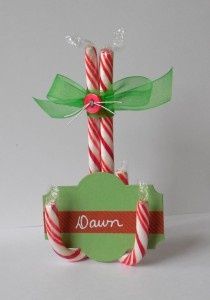 Candy Cane Crafts, Christmas Place Cards, Christmas Place, Christmas Favors, Holiday Dinner, Candy Canes, Place Card, Xmas Crafts, Christmas Crafts Diy