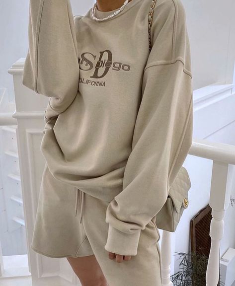 Outfit Ideas September, Nude Palette, Clothing Outfit Ideas, Brand Concept, Airport Fashion, Winter Fits, Printed Cardigan, Sweat Shorts, Sleeveless Mini Dress