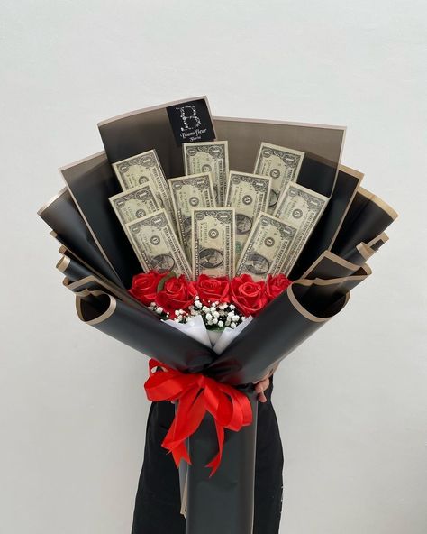 Money Bouquet, Diy Gift Baskets, Engagement Gifts For Couples, Engagement Couple, Beautiful Christmas, Engagement Gifts, Couple Gifts, Gift Baskets, Diy Gift