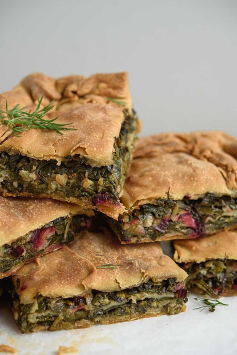 Green Pie, Butter Beans Recipe, Greek Recipes Authentic, Garden To Table, Vegan Greek, Spinach Pie, Beetroot Salad, Greek Cooking, Greek Dishes