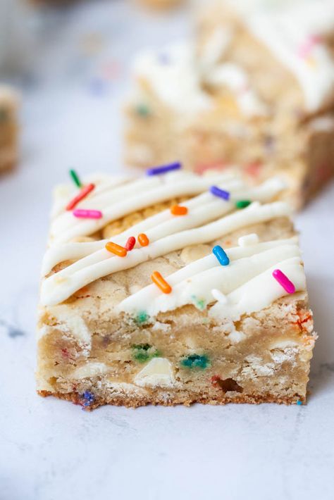 Golden Oreos Recipes, Golden Oreo Blondies, Golden Oreo Desserts, Birthday Cake Oreo Blondies, Golden Oreo Recipes, Funfetti Brownie Bars, Golden Oreo Funfetti Cookies, Confetti Blondies, Funfetti Blondies