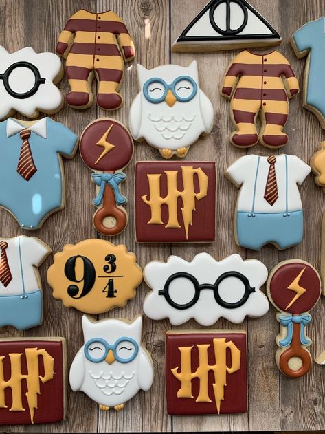 Harry Potter Baby Shower Cookies, Harry Potter Themed Food, Harry Potter Cookies, Harry Potter Desserts, Harry Potter Shower, Harry Potter Theme Birthday, Harry Potter Birthday Cake, Harry Potter Nursery, Harry Potter Items