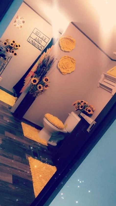 Restroom Decor Ideas, Sunflower Bathroom, Bathroom Decor Themes, Apartment Decorating Living, First Apartment Decorating, Restroom Decor, Apartment Living Room Design, Bathroom Decor Apartment, Yellow Bathrooms