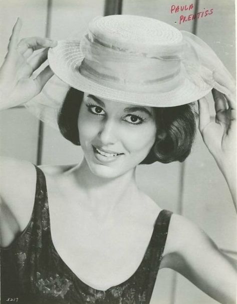 40 Gorgeous Photos of American Actress Paula Prentiss in the 1960s ~ Vintage Everyday Paula Prentiss, Vintage Actresses, Her Film, Stepford Wife, San Antonio Texas, International Film Festival, The 1960s, Classic Hollywood, 1960s Vintage