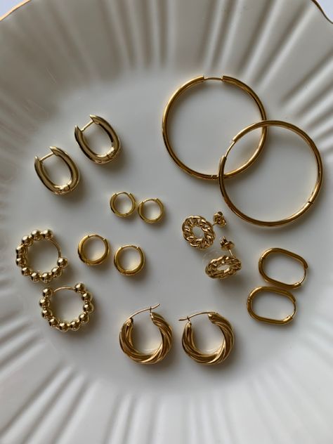 Jewlary Pic Gold, Accessories Aesthetic Earrings, Jewelry Accessories Aesthetic, Basic Earrings, Accesorios Aesthetic, Basic Accessories, Jewellery Photography Inspiration, Inexpensive Jewelry, Accesories Jewelry