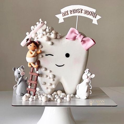 CAKENEST on Instagram: "My first Tooth 🦷🫶🏻 Cake 🎂By @ladanafshanii 😍 . . DM for Queries and Orders ❤️ Delivering PAN India 🇮🇳 . . . . Follow @cakenest.in 🌟 Follow @cakenest.in 🌟 . . Tag us @cakenest.in or use #cakenestin to get feature ❤️ . . . #instacakes #cakecake #wiltoncakes #cakesofinstagram #instacake #homebaker #cakestagram #cakeideas #amazingcakes #cakedesign #cake #cakeart #punecakes #mumbaicakes #delhibaker #chandigarhcakes #chennaibaker #kolkatacakes #hyderabadcakes #jaipurba Happy First Tooth, First Teeth Cake Ideas, First Tooth Cake, Carving Cake, Dentist Cake, My First Tooth, Half Birthday Cakes, Cake Designs For Kids, Tooth Cake