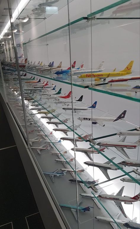 Model Airplanes Display, Aviation Room, Kombi Pick Up, Pilot Career, Hot Wheels Room, Aviation Education, Model Airplanes Kit, Aviation Decor, Airplane Wallpaper