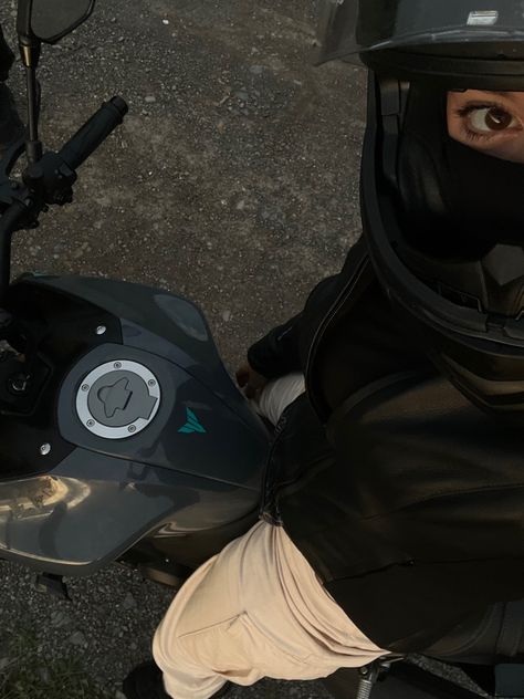 me and my love #motorcycle #gabriel #yamaha Biker Selfie, Motorcycle Selfie, Newjeans Girlfriend Material, Love Motorcycle, Biker Photos, Biker Photoshoot, Bike Aesthetic, Motorcycle Aesthetic, Biker Aesthetic