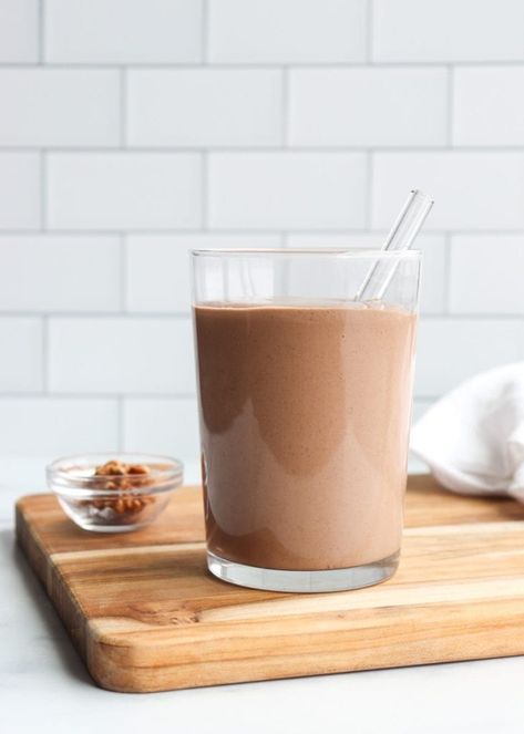 This Chocolate Walnut Smoothie recipe is a rich, creamy, and nutty treat. Walnuts, cacao plant protein, seeds, manuka honey, frozen banana, all get blended up with non-dairy milk to transpire a healthy chocolate walnut milkshake. Packed with protein, healthy fats, and brain boosting nutrients, this chocolate protein smoothie is a delicious post workout breakfast. Brownie Smoothie, Almond Butter Smoothie Recipes, Cacao Plant, Nut Smoothie, Vegan Breakfast Recipes Healthy, Vegan Breakfast Recipes Easy, Cashew Coffee, Chocolate Protein Smoothie, Coffee Smoothie Recipes