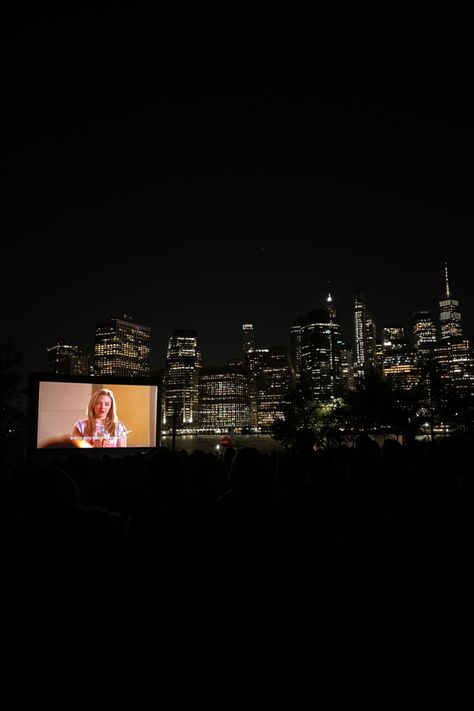 nyc, movie, new york life, nyc lifestyle, outdoor movie, nyc aesthetic New York Iconic Places, New York Aesthetic Night Party, Rich New York Aesthetic, New York Life Aesthetic, Nyc Core, City Girl Life, Nyc Lifestyle, Nyc Aesthetic, New York Aesthetic