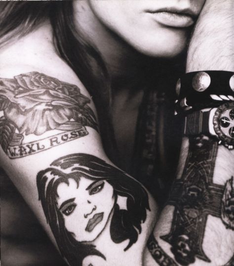 Axl Rose's tattoos Axl Rose Tattoo, Axel Rose, Herb Ritts, Rosé Black And White, Photography Things, Rosé Aesthetic, Musica Rock, Rosé Details, Axl Rose