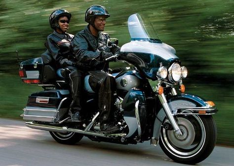 How to be motorcycle passenger Motorcycle Cruiser, Motorcycle Passenger, Ride A Motorcycle, Motorcycle Camping Gear, Motorcycle Rides, Motorcycle Tips, Motorcycle Saddlebags, Motorcycle Camping, Motorcycle Travel