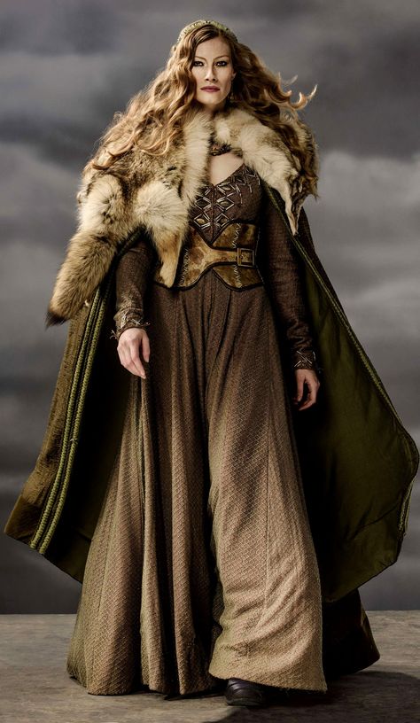 FANTASY WONDERFUL FASHION Queen Warrior, Viking Queen, Costume Viking, Viking Cosplay, Vikings Tv Series, Stile Casual Chic, Warrior Outfit, Viking Dress, Viking Wedding