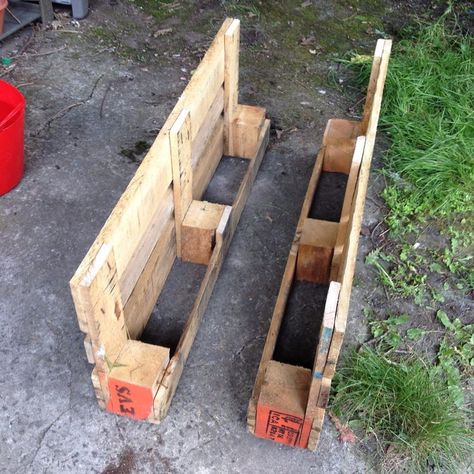 Simple One Pallet Planter : 5 Steps (with Pictures) - Instructables Pallet Planter Diy, Pallet Planters, Garden On A Budget, Pallet Planter Box, Wood Pallet Planters, Diy Tie Dye Designs, Compost Soil, Decking Screws, Shelf Diy