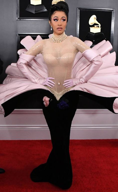 Cardi B Fashion, Junk Couture, Grammy Fashion, Drawing Outfits, Cardi B Pics, Cardi B Photos, Grammy Awards Red Carpet, Outrageous Fashion, Grammys Red Carpet