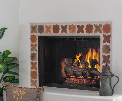 White Stucco Fireplace Spanish Style, Spanish Fireplace Tile, Saltillo Fireplace, Spanish Tile Fireplace, Spanish Fireplace Ideas, Southwest Fireplace, Mexican Tile Fireplace, Spanish Style Fireplace, Mediterranean Fireplace