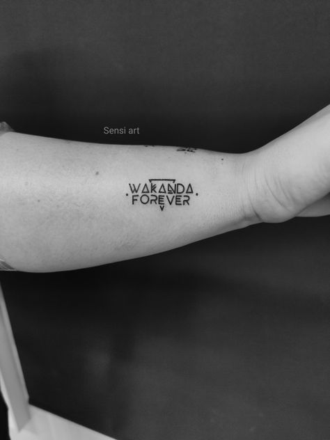 @sensi_art @varekaitattoo Wakanda Tattoo Ideas, Wakanda Forever Tattoo, Wakanda Tattoo, Forever Tattoo Ideas, Tattoo Ideas Minimalist, Forever Tattoo, Wakanda Forever, Lip Tattoos, Hand Tattoos