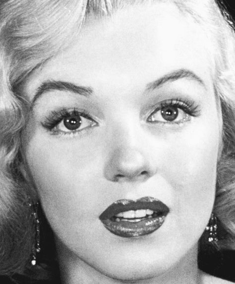 Marilyn Monroe Lashes, Marilyn Monroe Close Up, Marilyn Monroe Smiling, Marilyn Monroe Side Profile, Marilyn Monroe Nose, Marilyn Monroe Eyes, Marilyn Monroe Face, 1950s Makeup, Monroe Piercing