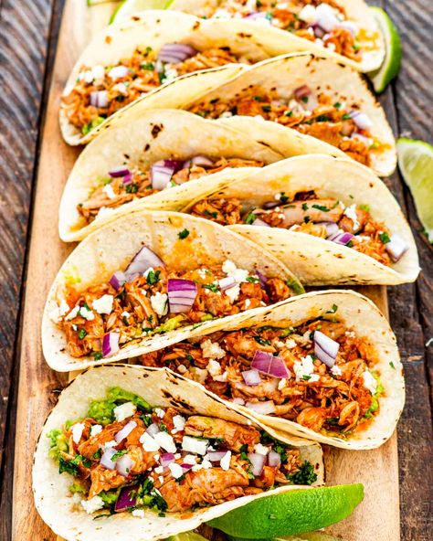 Chicken Thigh Tacos Instant Pot, Pulled Chicken Tacos, Taco Side Dishes, Instapot Meals, Chicken Tinga, Easy Shredded Chicken, Make Shredded Chicken, Chicken Tacos Easy, Latin Recipes