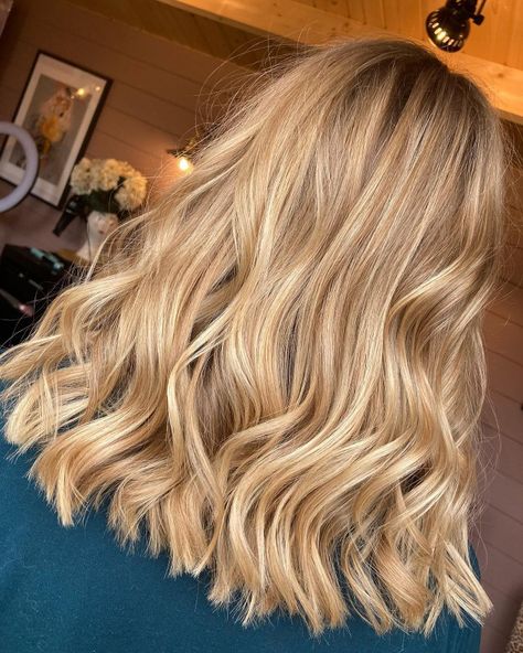 Blonde Blended Balayage, Highlights Blonde Hair Caramel Honey, Golden Blonde Hair With Babylights, Blonde Hair Color Ideas Honey Golden, Carmel On Blonde, Britt Robertson Hair, Natural Buttery Blonde Hair, Babylights On Strawberry Blonde, Strawblonde Hair With Highlights