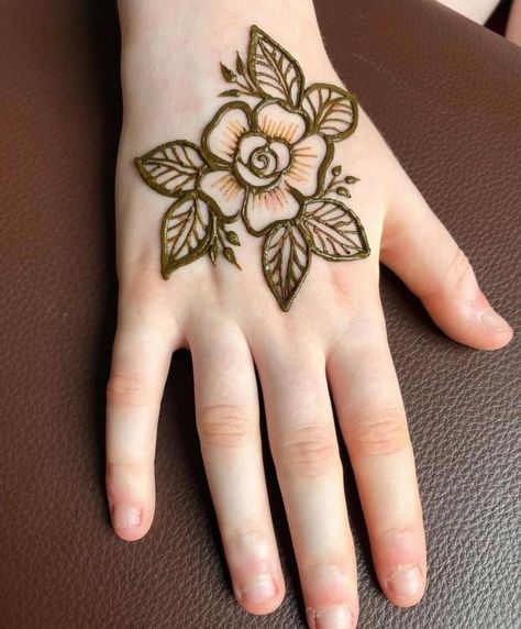 Mehendi Design Bridal Mehndi, Henna Designs Kids, Mehndi Designs Traditional, Aesthetic Mehndi Design, Mehendi Design Bridal, Mehndi Design Indian, Gold Bangle Design, Modern Mehndi Design, Small Henna Tattoos