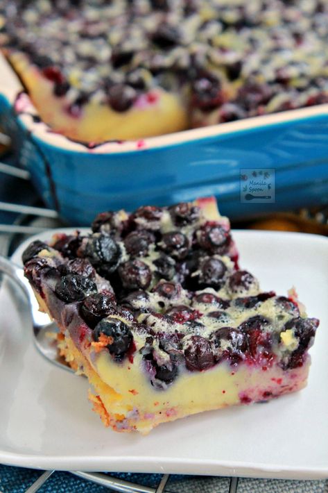 So easy -- simply dump the blueberries in the pan, cover in vanilla custard or flan batter then bake! This French berry dessert - Blueberry Clafoutis is the perfect vehicle for your favorite summer fruit! Baked Custard Recipe, Blueberry Custard, Blueberry Clafoutis, Pecan Coffee Cake, Blueberry Desserts Recipes, Clafoutis Recipes, Blueberry French Toast Casserole, Stuffed French Toast Cream Cheese, French Toast Casserole Overnight