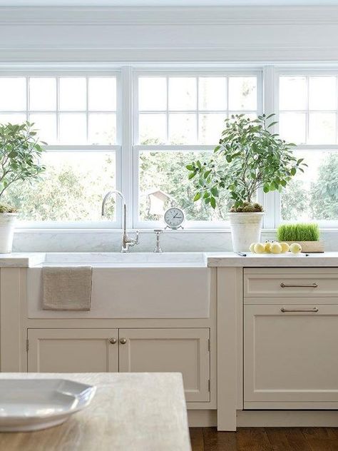 Tan Kitchen Cabinets with White Marble Countertop - Transitional - Kitchen Cream And White Kitchen, No Upper Cabinets, Cream Kitchen Cabinets, Cream Kitchen, Kabinet Dapur, Fabulous Kitchens, Inspiring Interiors, Counter Decor, Upper Cabinets